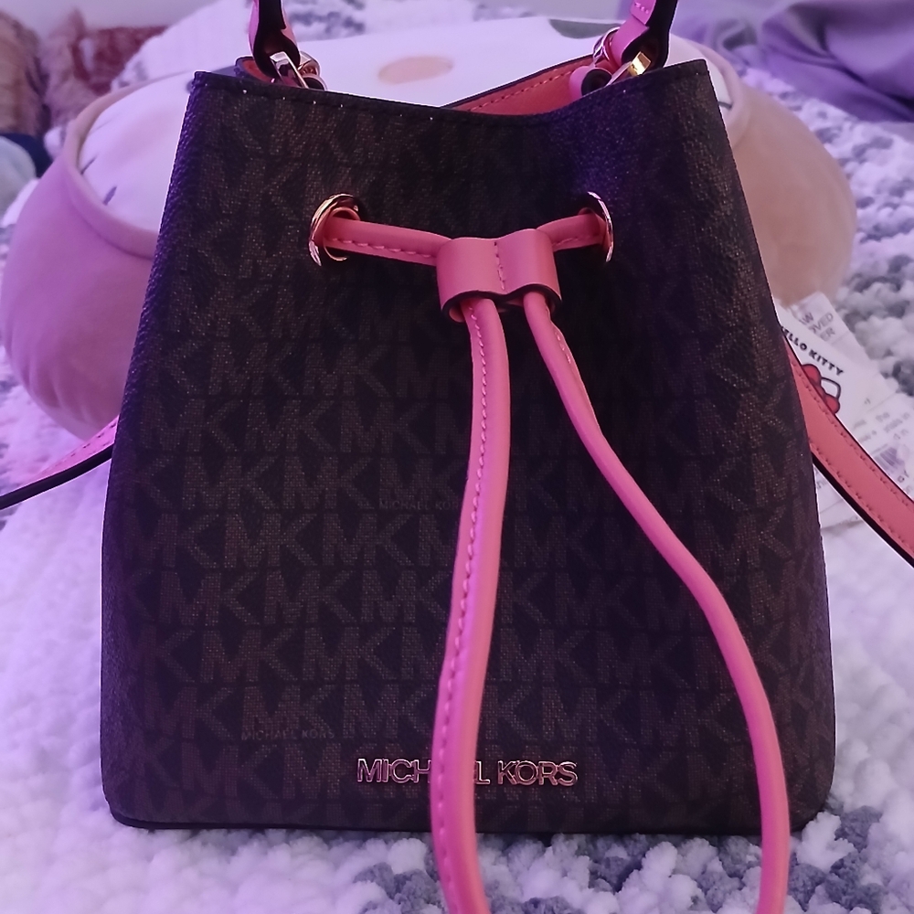 Authentic Michael Kors Extra-Small Monogram Bucket Bag - Picture 4 of 8